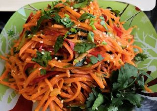 Салат рыжик с корейской морковью