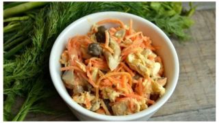 Салат с черносливом и корейской морковкой