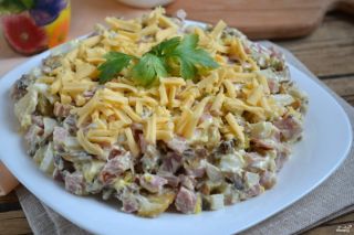 Салат с копченой курицей и картошкой