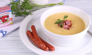 Суп с копченой колбасой и сыром