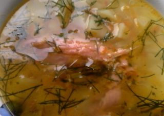 Суп из хребтов красной рыбы