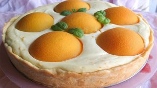 Пирог с консервированными персиками в мультиварке