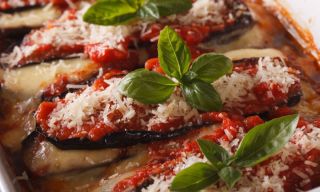Итальянское блюдо из баклажан пармеджано