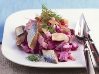 Финский салат с сельдью и свеклой