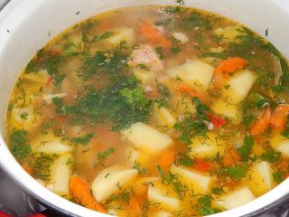 Суп на свином бульоне с картошкой