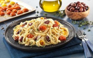 Спагетти с томатами и сыром