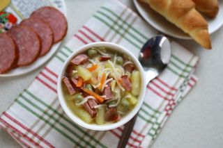 Вермишелевый суп с колбасой