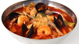 Острый корейский суп с морепродуктами