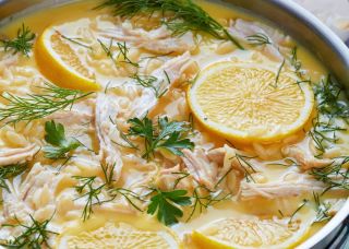 Греческий суп с курицей и лимоном