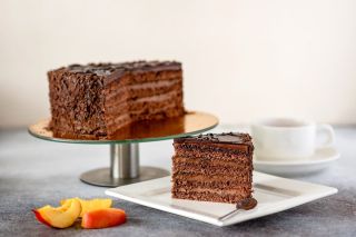 Шоколадный торт с абрикосовым джемом