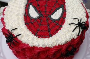 Торт в виде человека паука