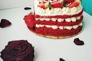 Открытый торт красный бархат
