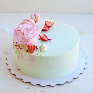Нежный торт для девушки