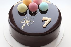 Шоколадные шарики для украшения торта