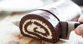 Шоколадный торт с кокосовой стружкой