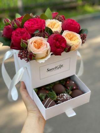 Шоколадные розы в коробке