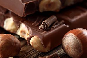 Шоколадная плитка с орехами