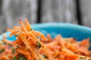 Салат из свежей морковки
