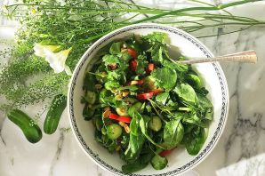 Салат с листьями шпината