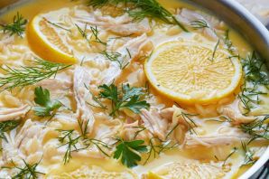 Греческий суп с курицей и лимоном
