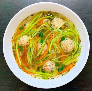 Легкий суп с кабачками