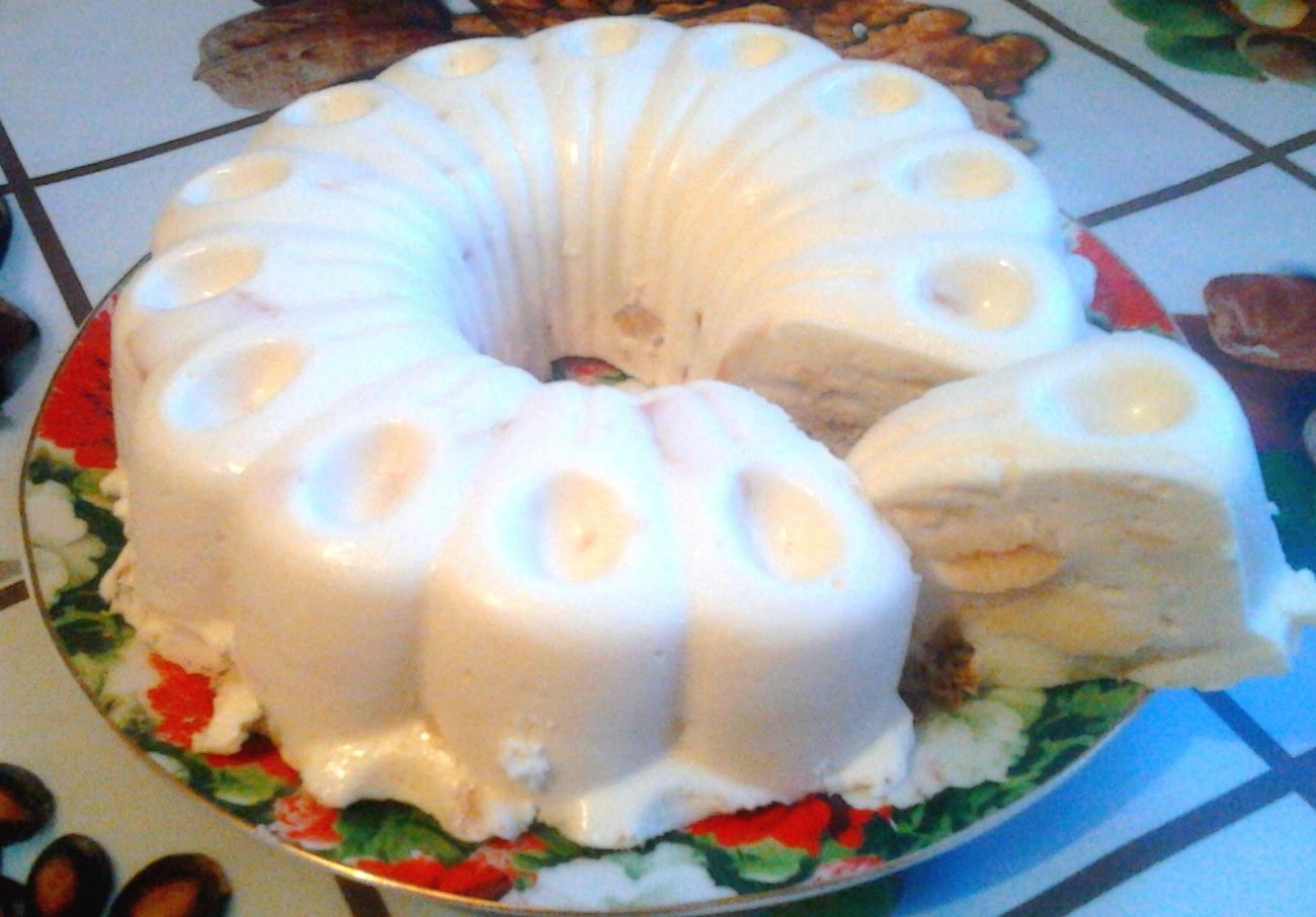 Торт из рулетов без выпечки со сметаной и желатином