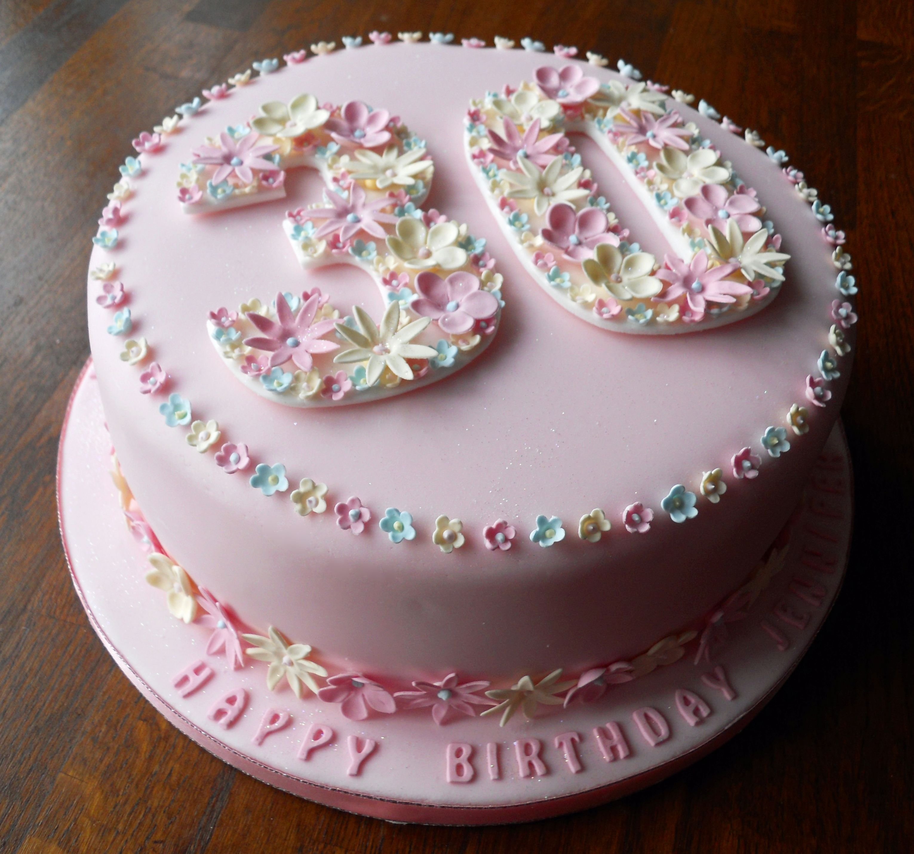 Торт на день рождения девушке 20 лет. Украшение торта для девочки. Торт на день рождения девочке. Торт девочка. Тортик с днем рождения.