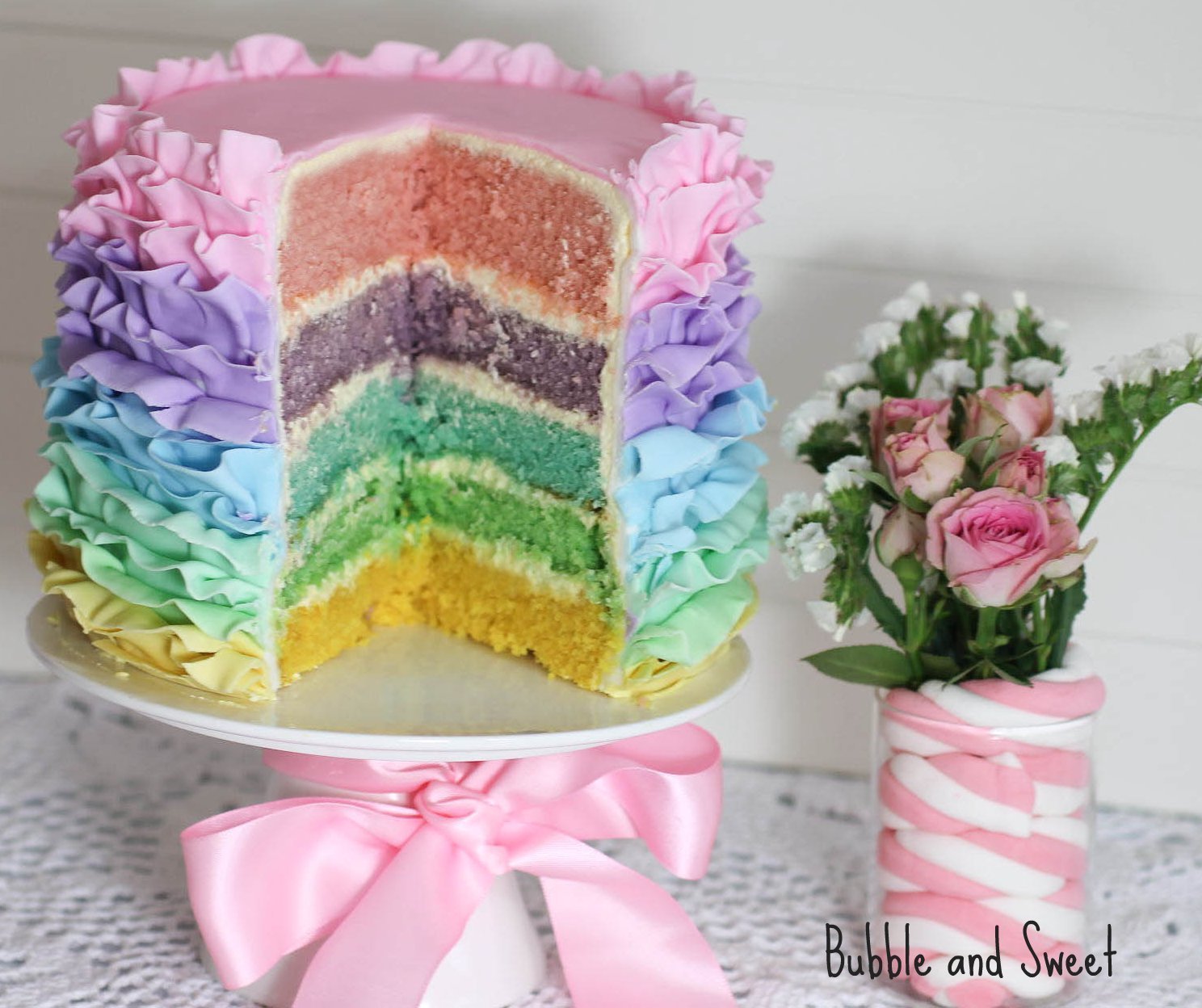 Торт трехцветный вертикальные полоски