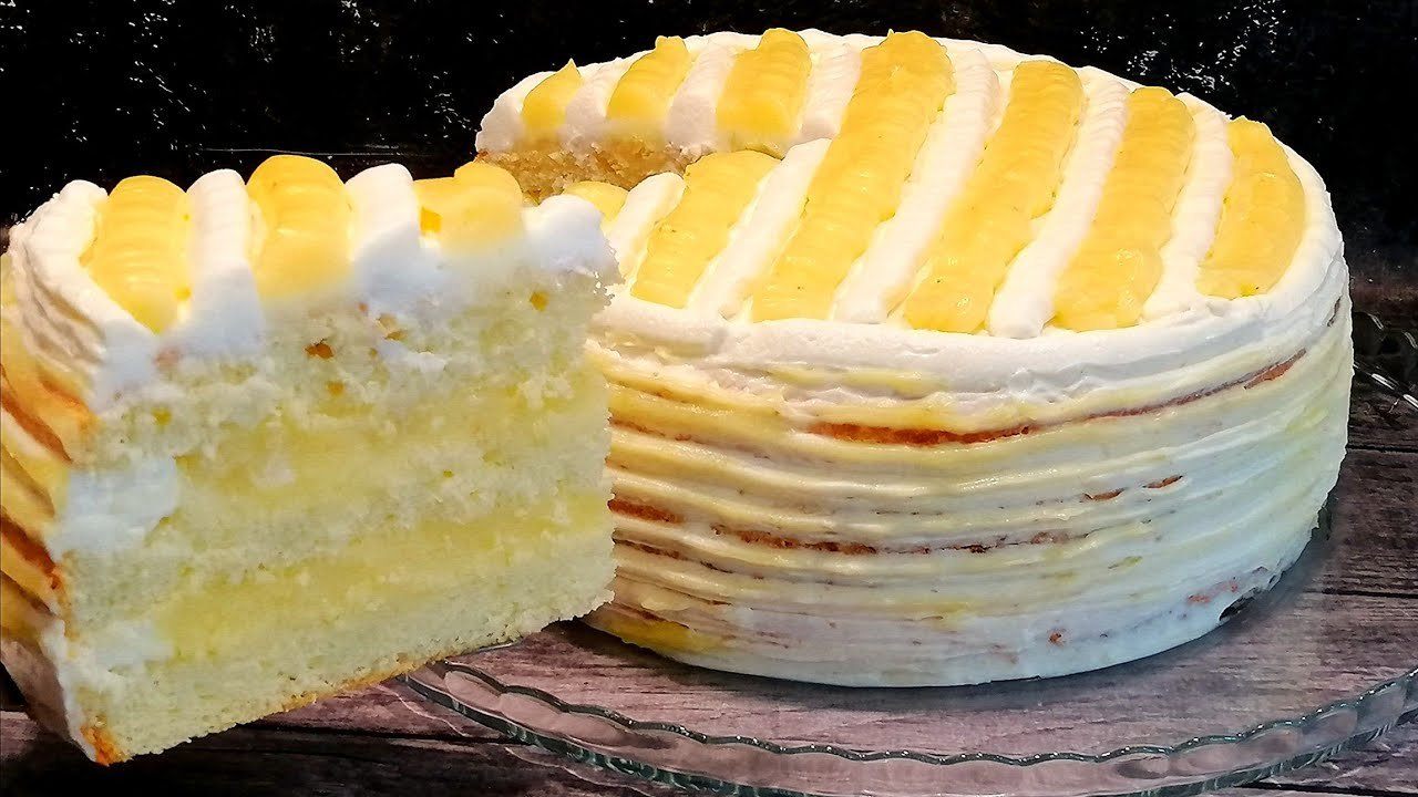 Лимонный торт в суффиксе полного. Лимонный торт. Лимонный бисквитный торт. Торт с лимонным курдом. Торт лимонный нежный.