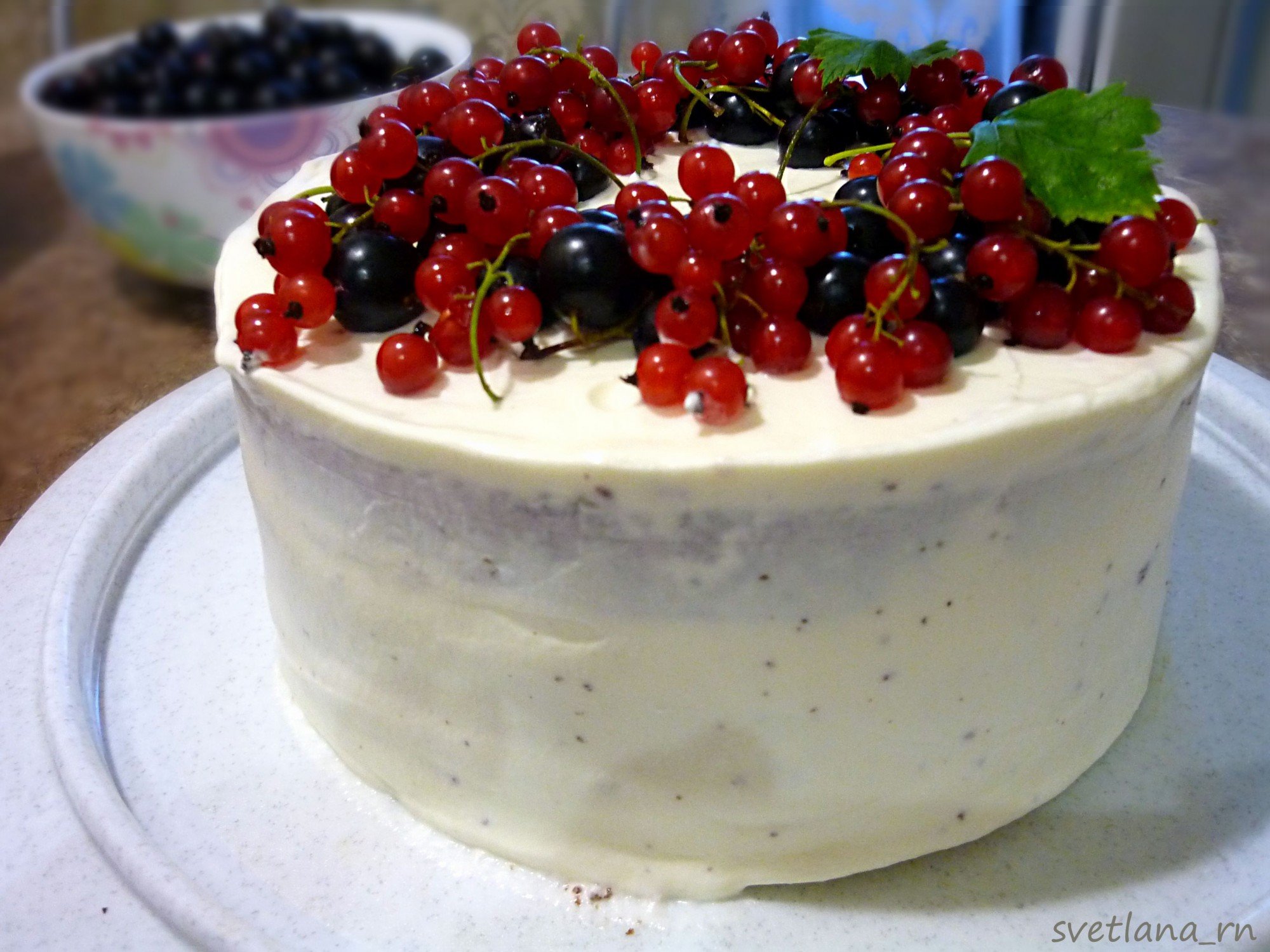 Украшение торта красной смородиной - 51 photo