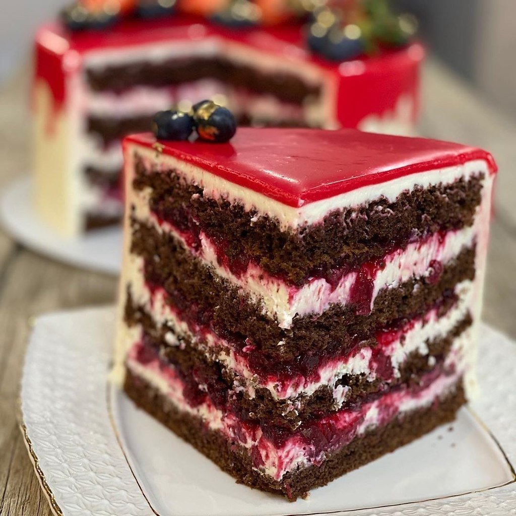 Торт красный бархат Хелла