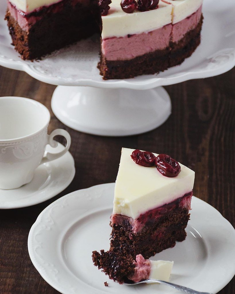 Муссовый торт с вишней