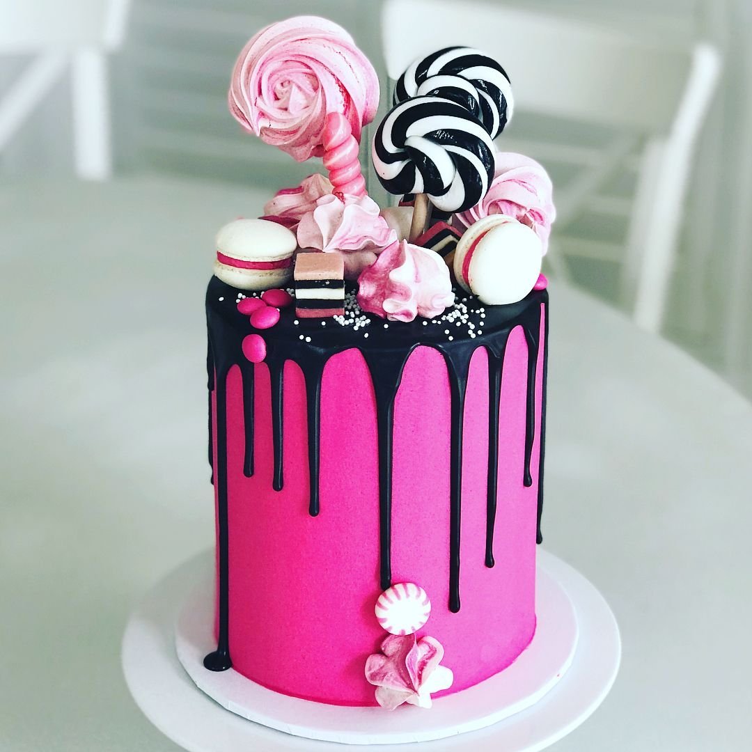 Черно розовый торт. Черно розовый торт для девочки. Торт черный с розовым. Торт черный с розовым для девочки. Стильный торт для девочки.