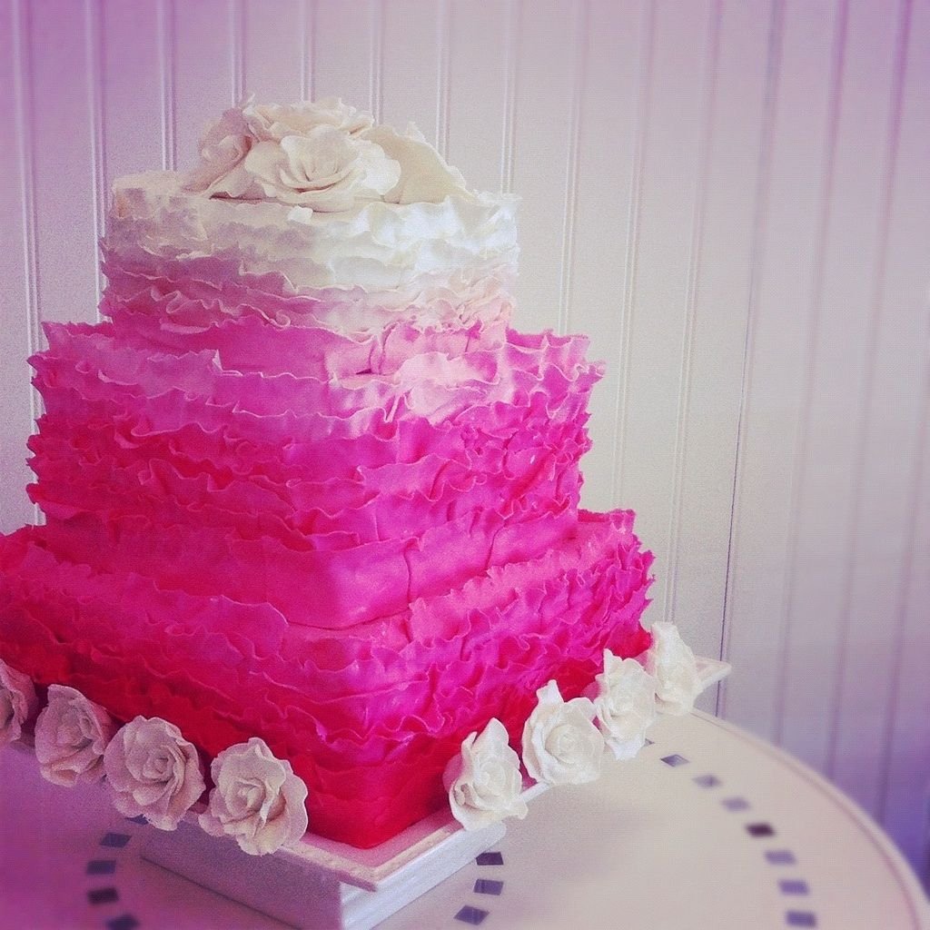 Сделать розовый торт. Торт омбре. Розовый торт. Торт омбре розовый. Тортик в розовом цвете.
