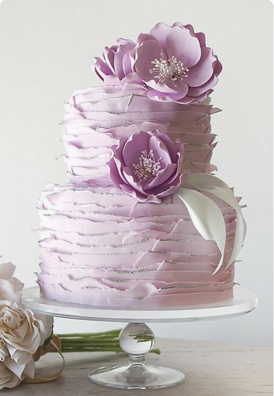 Украшения из вафельной бумаги. Торт цветы. Декор торта цветами. Торт с цветами. Свадебный торт с вафельными цветами.