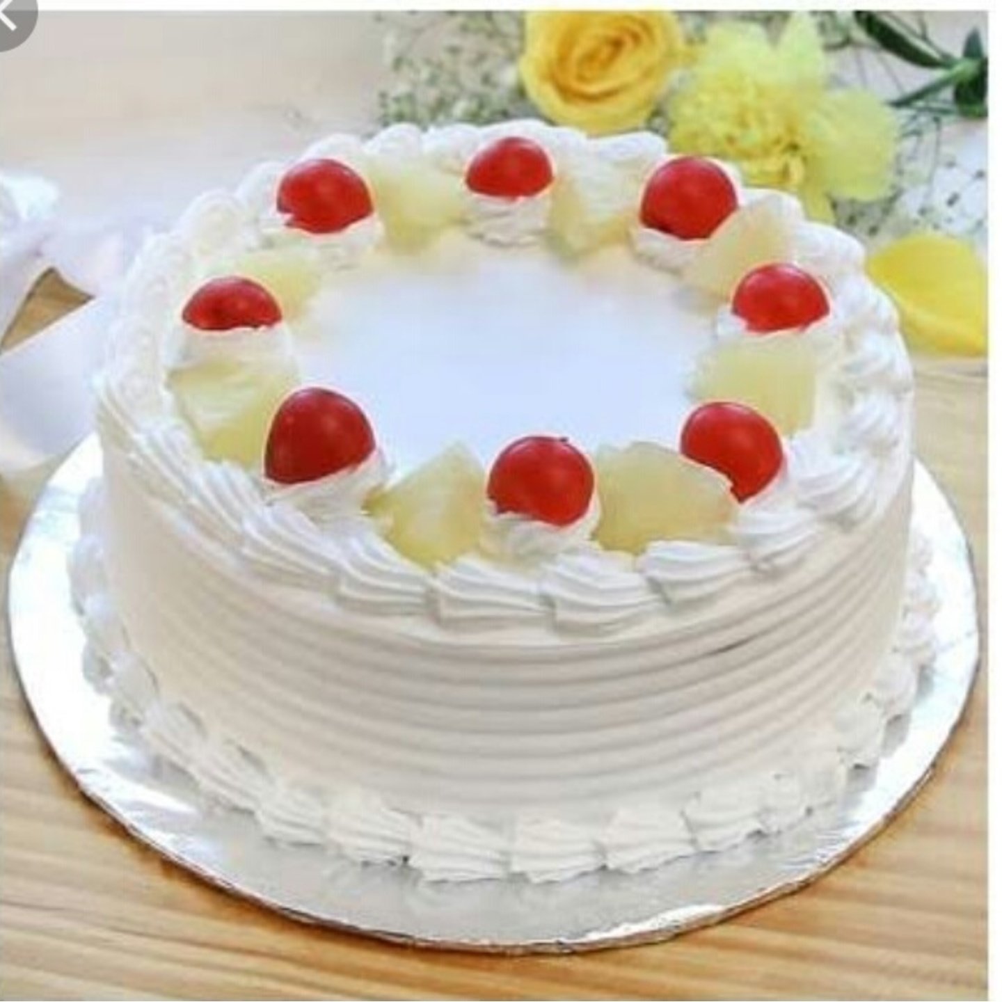Большой круглый торт. Торт молочная девочка украшение. Украшение торта творожным кремом. Декор торта молочная девочка. Торт круглый.