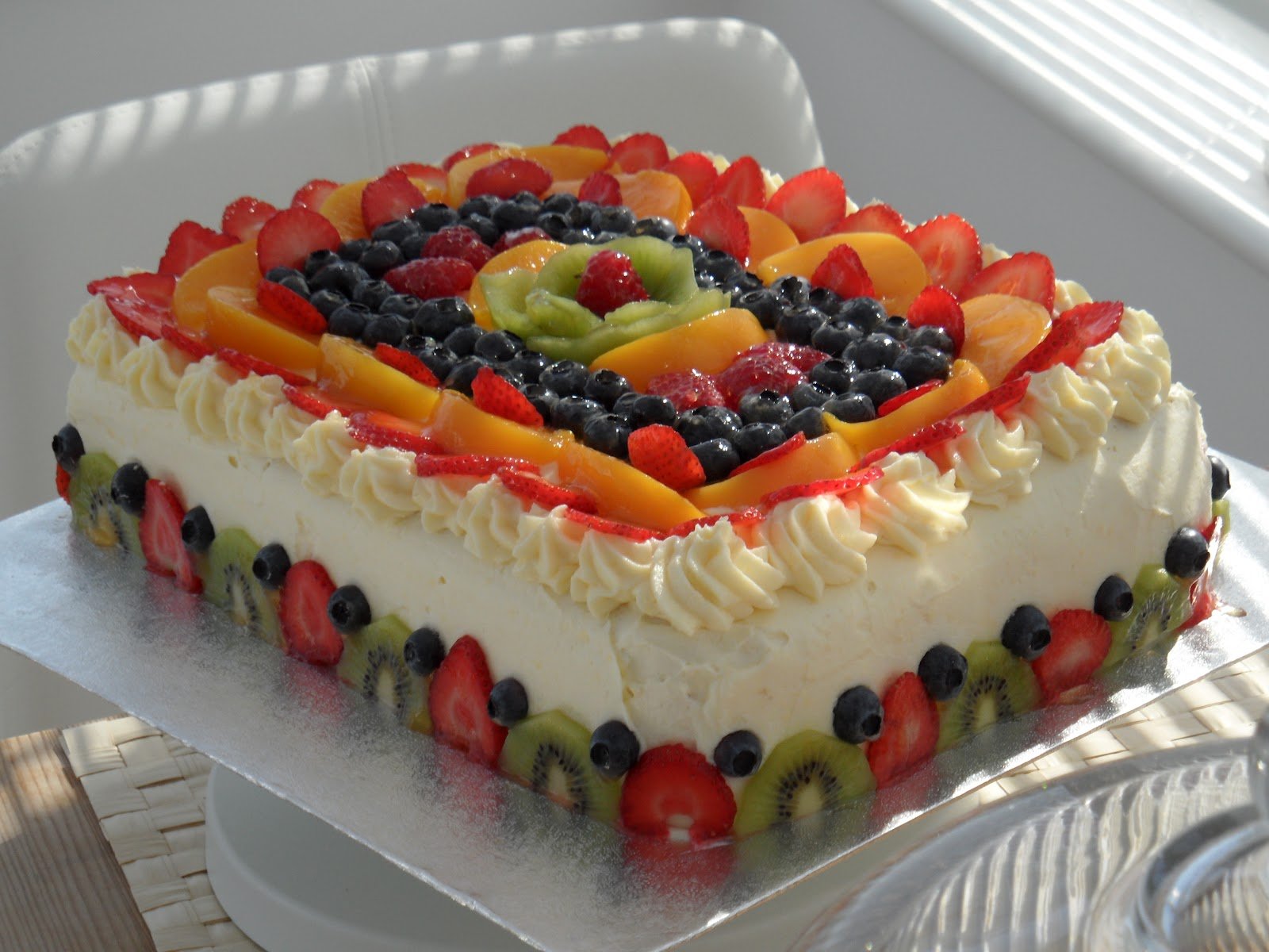Прямоугольный торт с фруктами (71 фото)