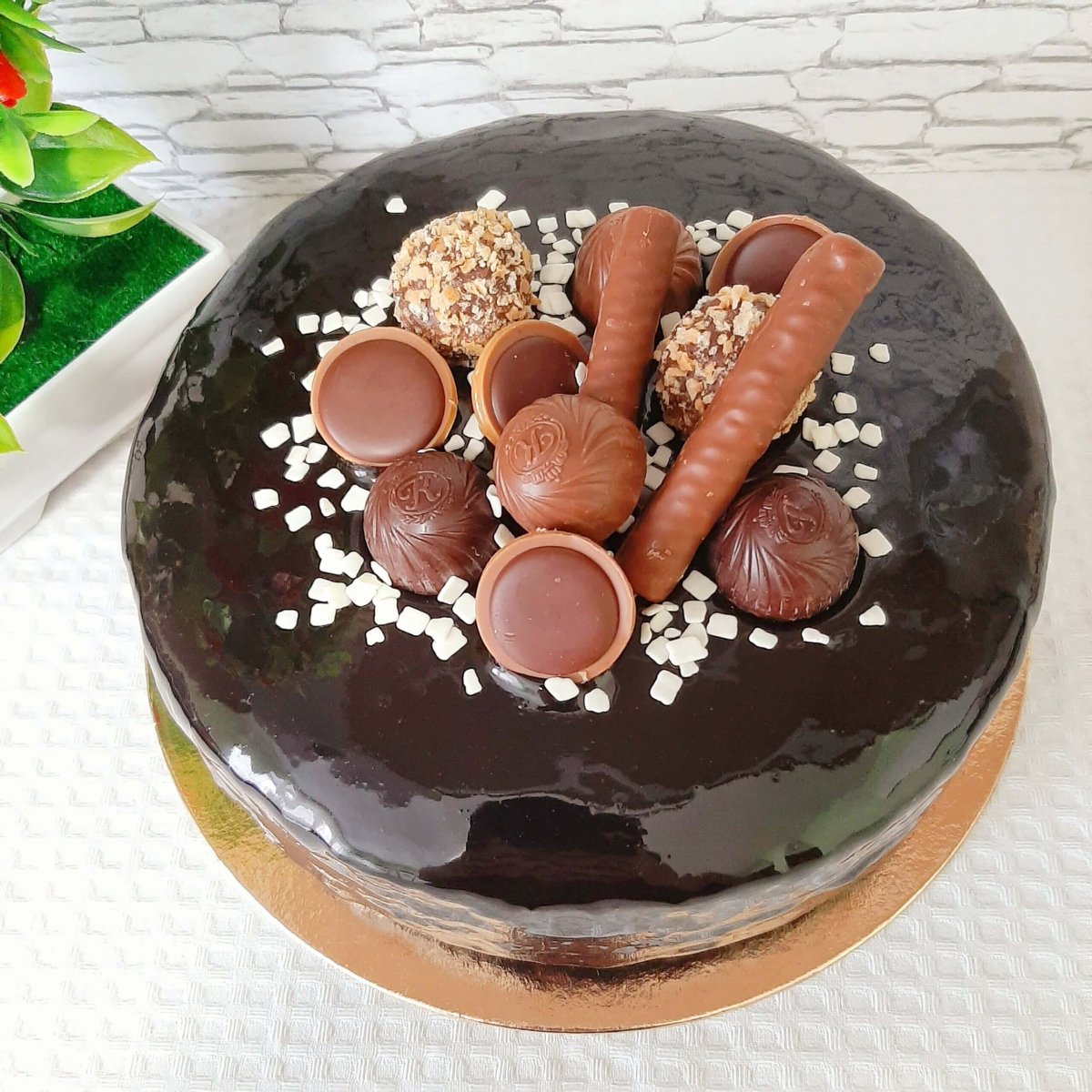Торт с шариками из шоколада