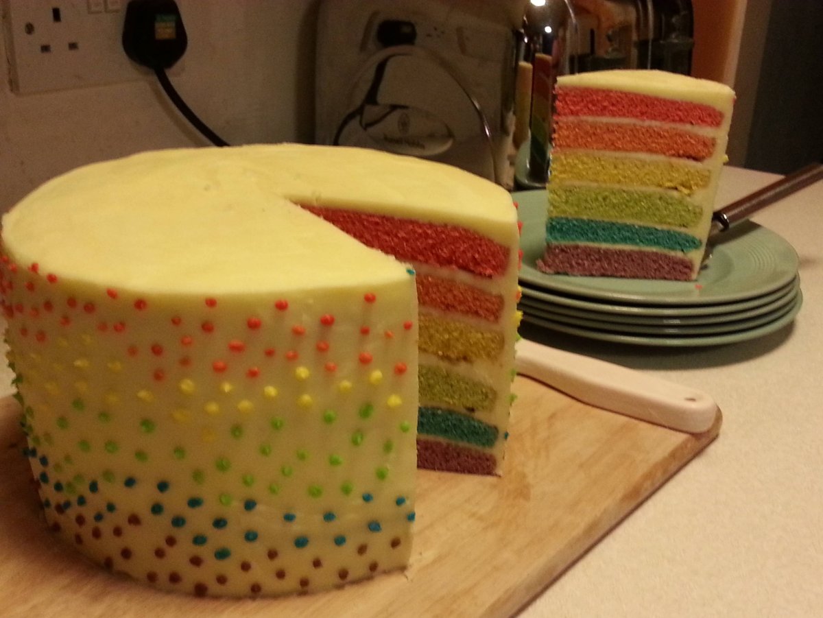 Торт с цветными коржами