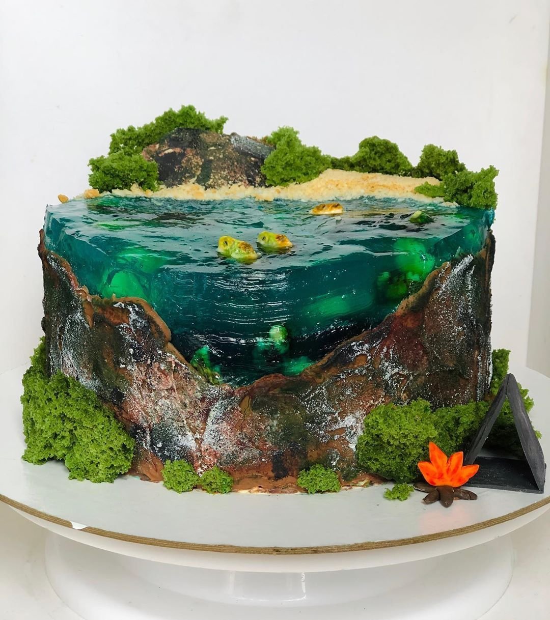 Гора желе. Торт остров с желе МК. Торт море и пляж. Торт в виде моря. Торт водопад.