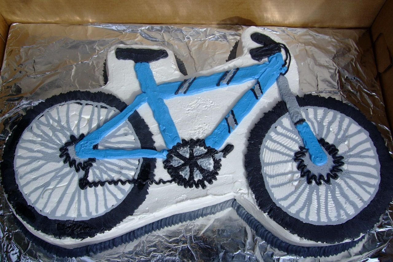 Торт в виде велосипеда