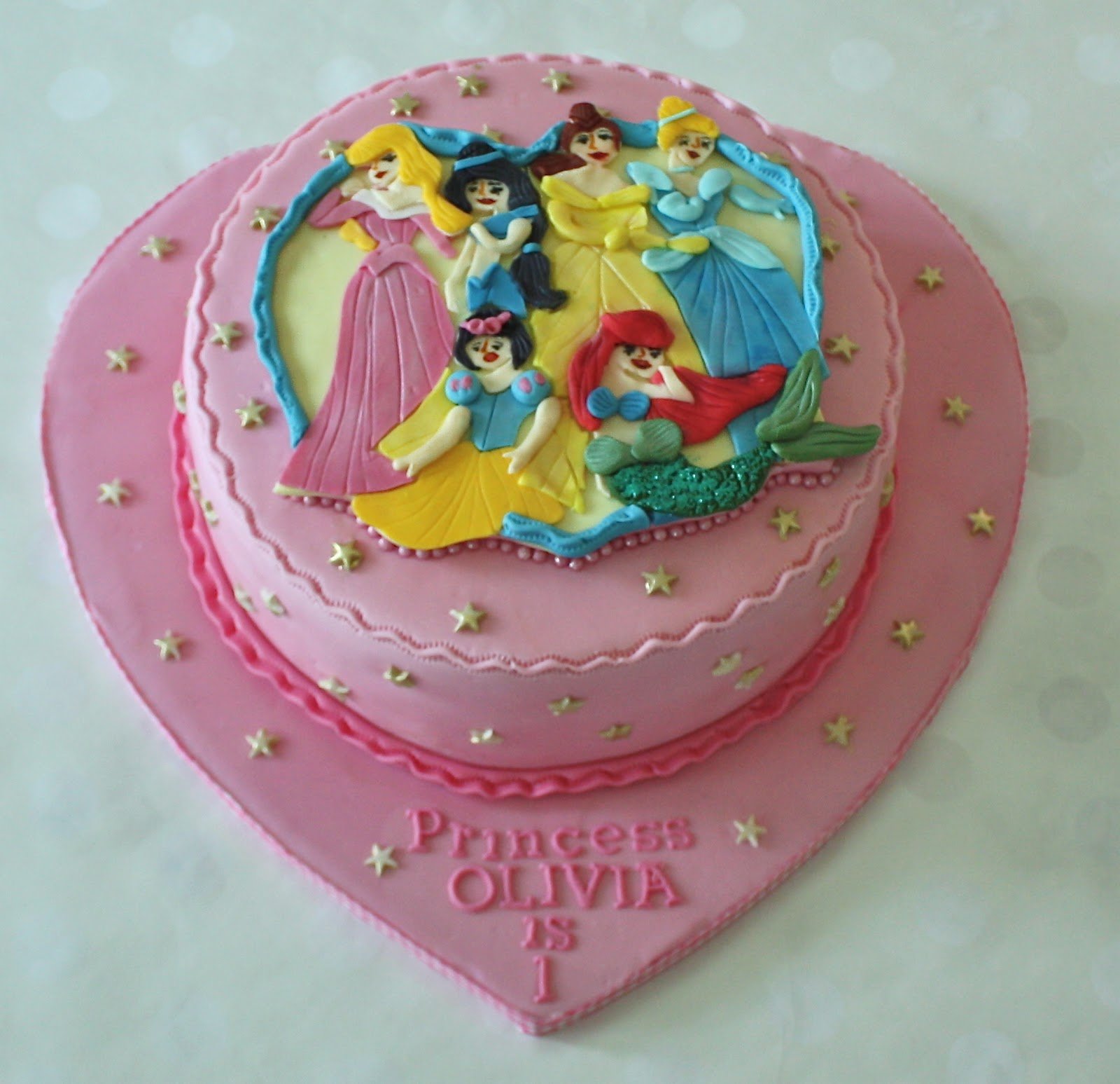 Торт для девочки с принцессой. Торт с принцессами для девочки. Торт для девочки 6 лет. Тортик на 6 лет девочке. Торт с принцессами для девочки 6 лет.