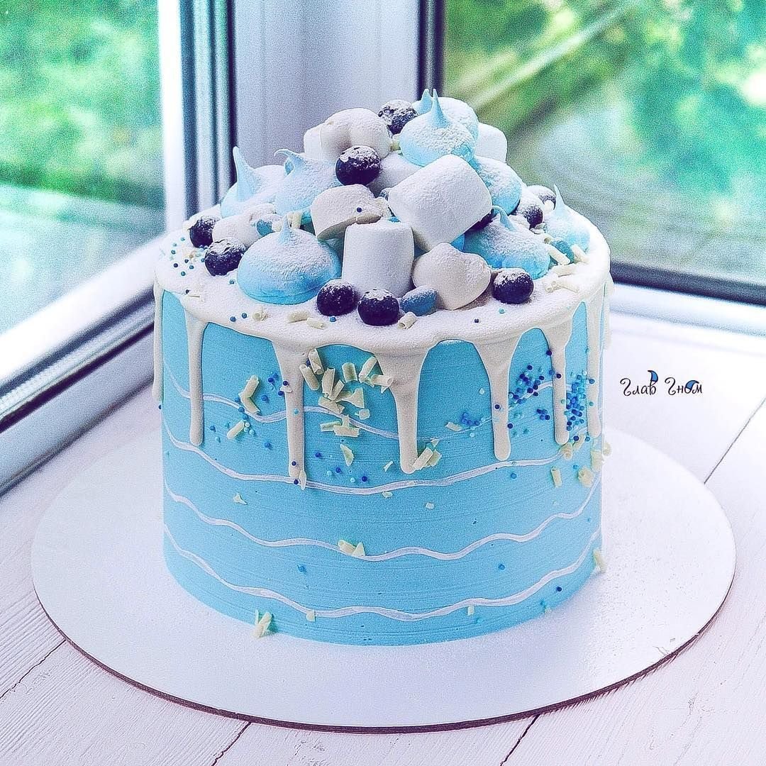 Белый торт мальчику. Декор торта для мальчика. Тортики на день рождения в цвете голубом. Торт в голубых тонах для девочки. Декор торта голубой.
