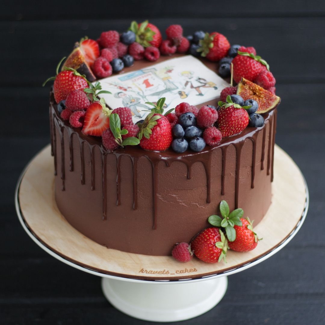 Торт с шоколадным ганашем. Ягодный ганаш. Украшение торта ягодами и шоколадом. Украшение шоколадного торта ягодами. Торт с ягодным декором.