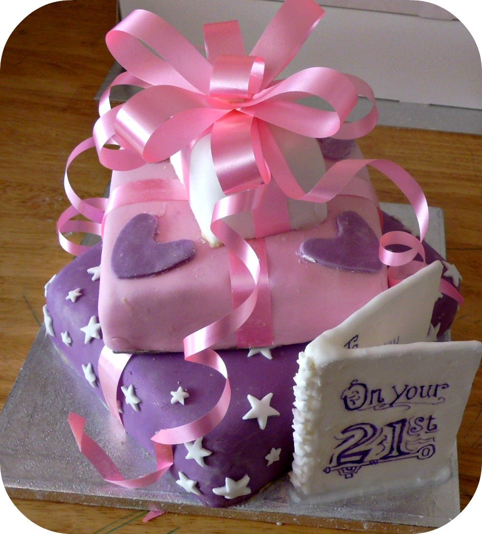 Подарки любимой сестре. Тортик для сестры на день рождения. Оригинальный торт для девочки. Торт сестре на день рождения. Украшение торта для сестры.