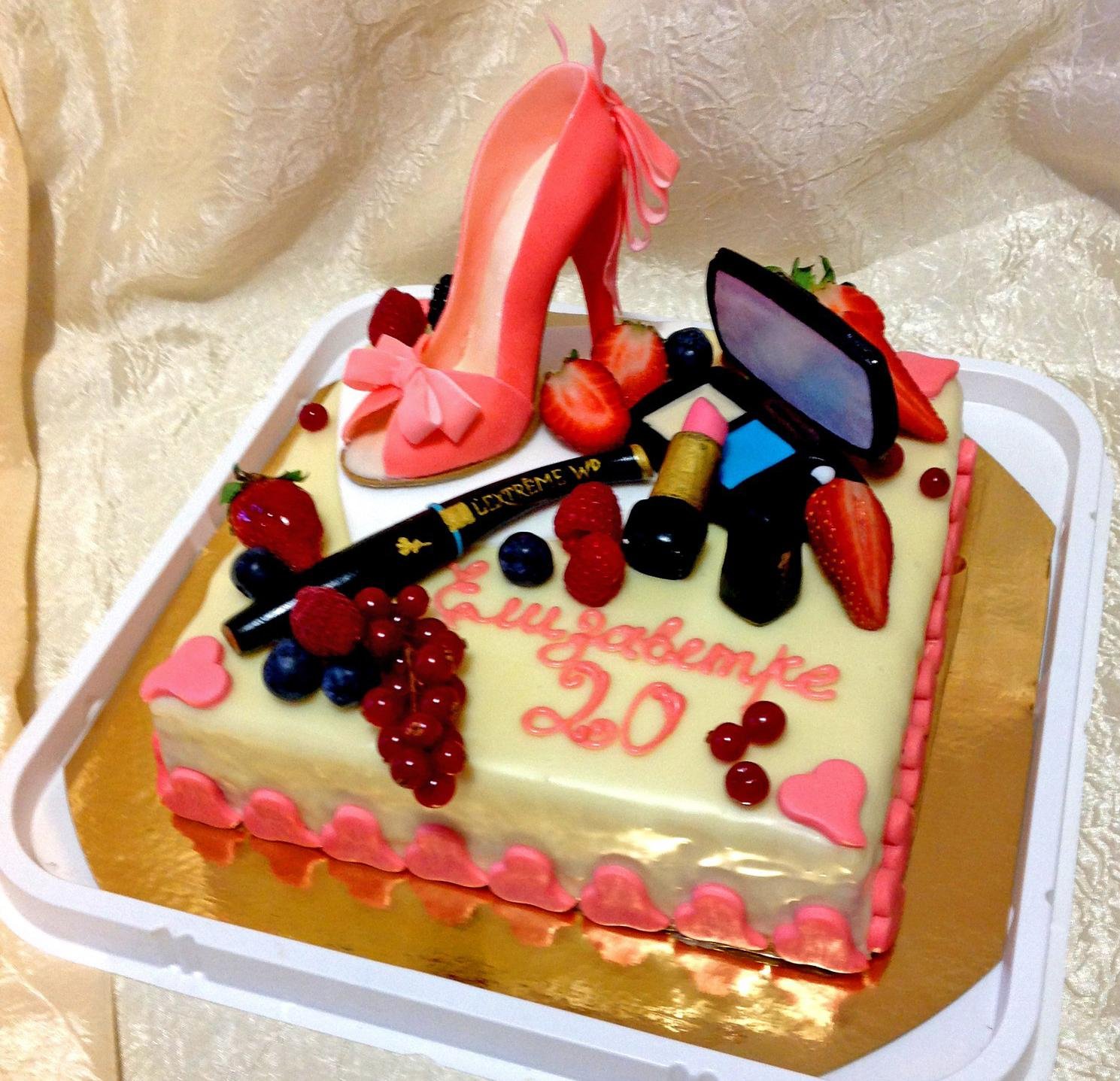 Торт на день рождения девушке 20 лет. Торт на день рождения девочке. Торт для девушки. Тортики на день рождения для девочек. Тортики на день рождения для девочек 20 лет.