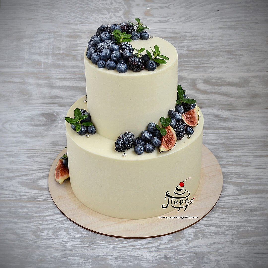 Свадебный торт двухъярусный с ягодами - 83 фото