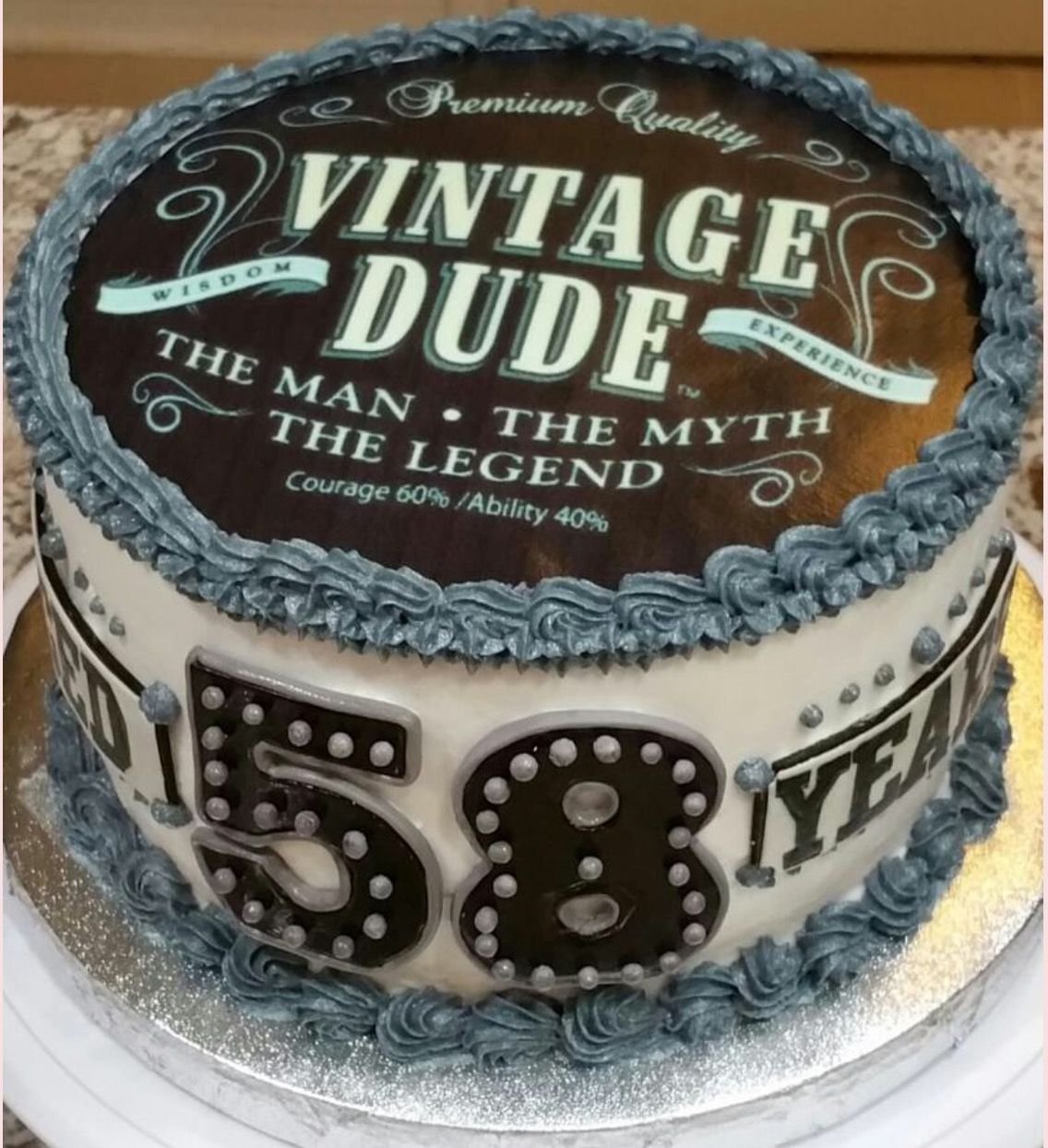 Надпись на 40 лет прикольные. Торт для мужчины на день рождения. Торт на юбилей мужчине. Торт на юбилей мужу. Торт Юбилейный для мужчины.