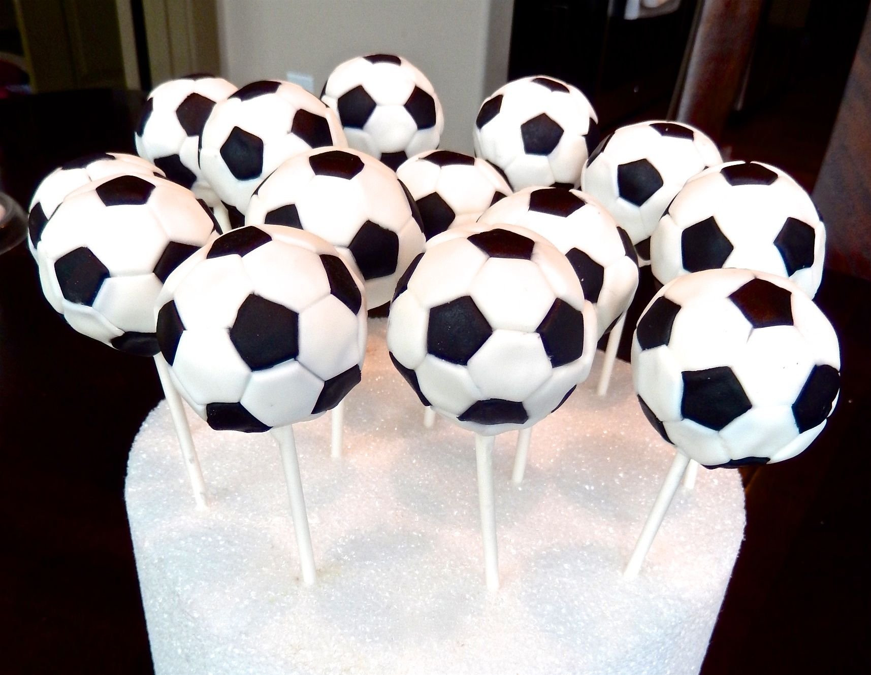 Торт в форме мяча футбольного (78 фото)