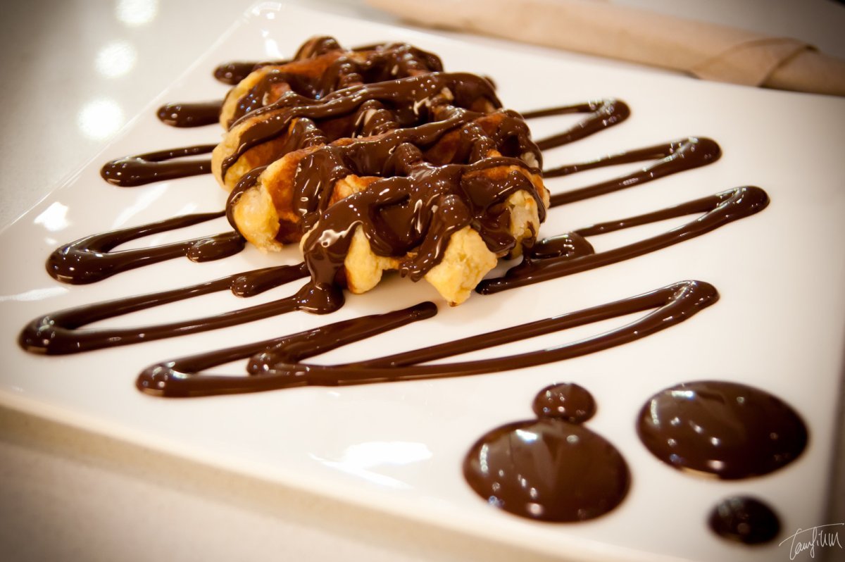 Вафли с шоколадным соусо